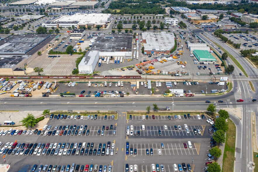 More Photos Of 99 Commercial Ave, Garden City Land For Lease