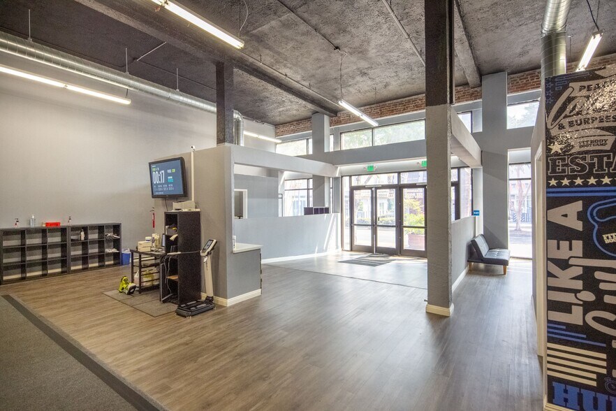 More Photos Of 43 E Main St, Alhambra Freestanding For Lease