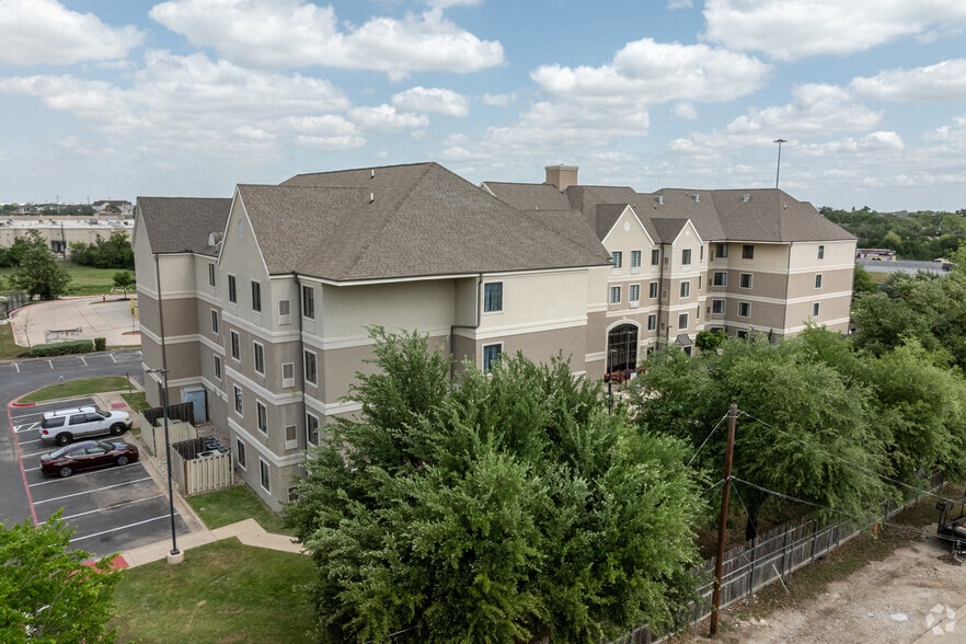 More Photos Of 520 I-35, Round Rock Hotel For Sale