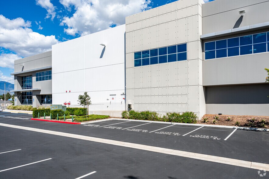 More Photos Of 1176 E California St, Ontario Warehouse For Lease