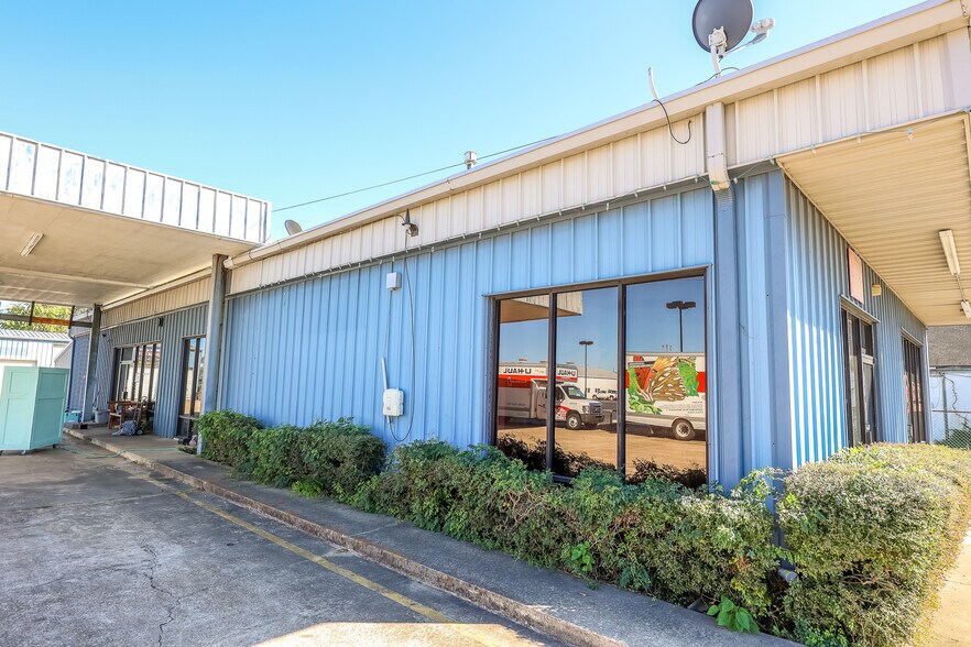 More Photos Of 1428 N Jefferson Ave, Mount Pleasant Freestanding For Sale