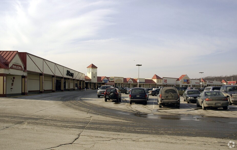 More Photos Of 10-180 Elm Plz, Waterville Storefront For Lease
