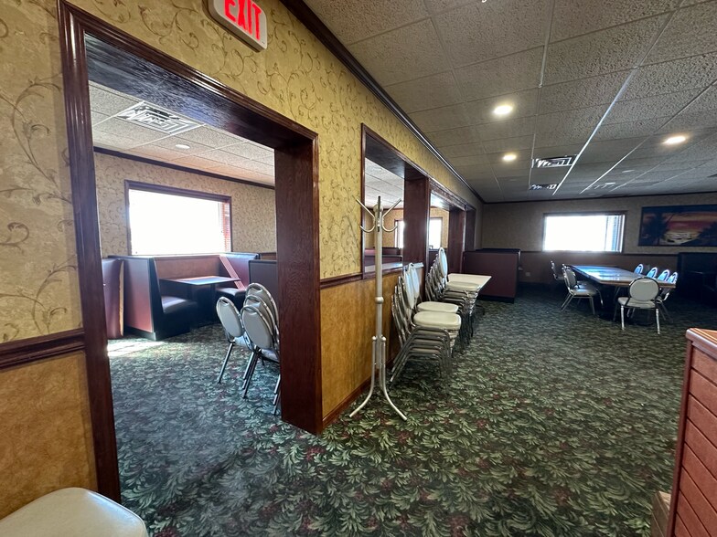 More Photos Of 102 E Park St, Taylorville Freestanding For Sale