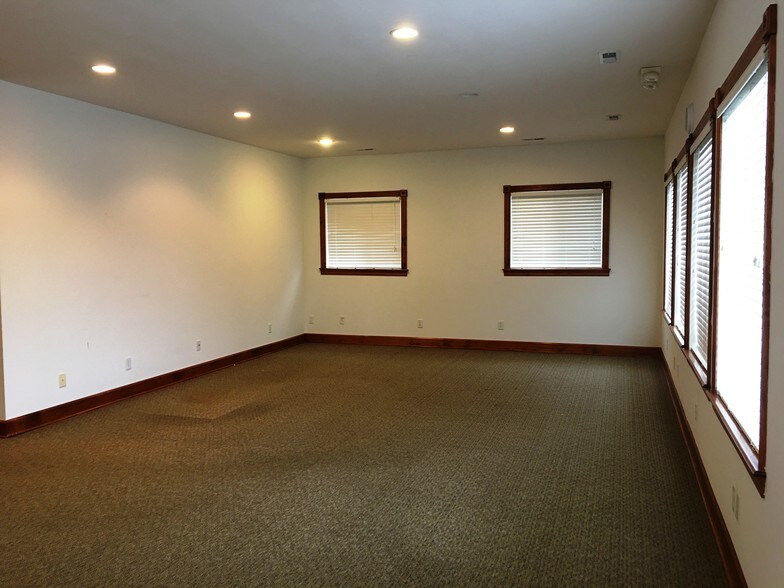 More Photos Of 60 Gailwood Dr, Saint Peters Medical For Lease