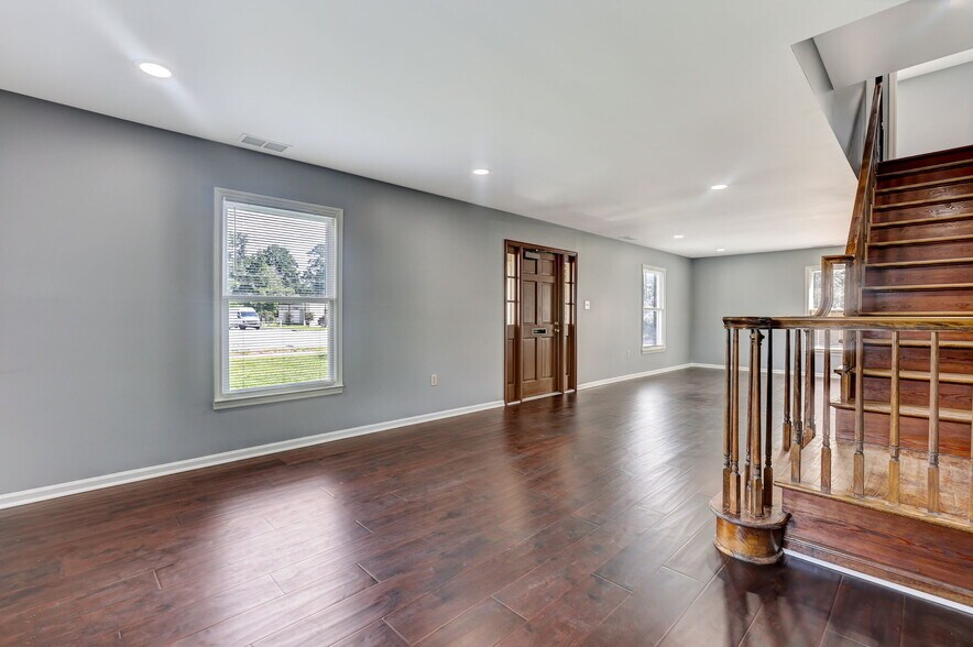 More Photos Of 4809 Augusta Rd, Savannah Storefront Retail Office For Sale