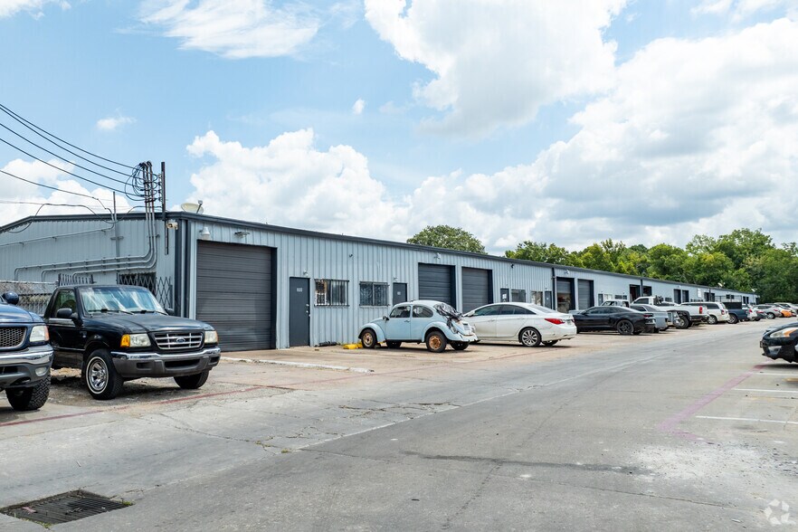 More Photos Of 7676 N I-45, Houston Unknown For Lease