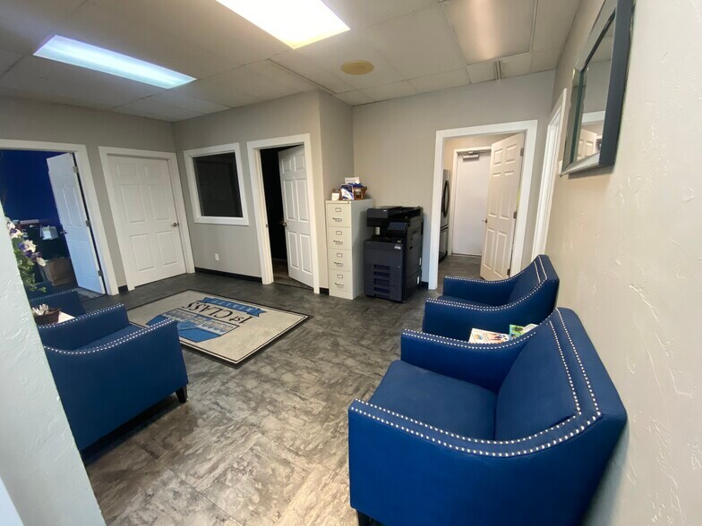 More Photos Of 202 W Lakeway Rd, Gillette Storefront For Sale