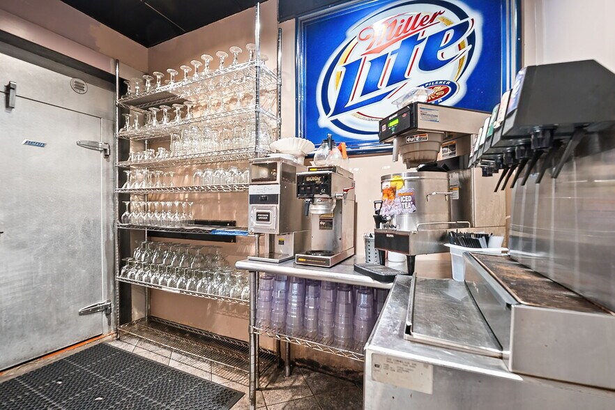 More Photos Of 380 Coal St, Wilkes Barre Freestanding For Lease