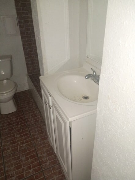 More Photos Of 924 E Main St, Barstow Hotel For Sale