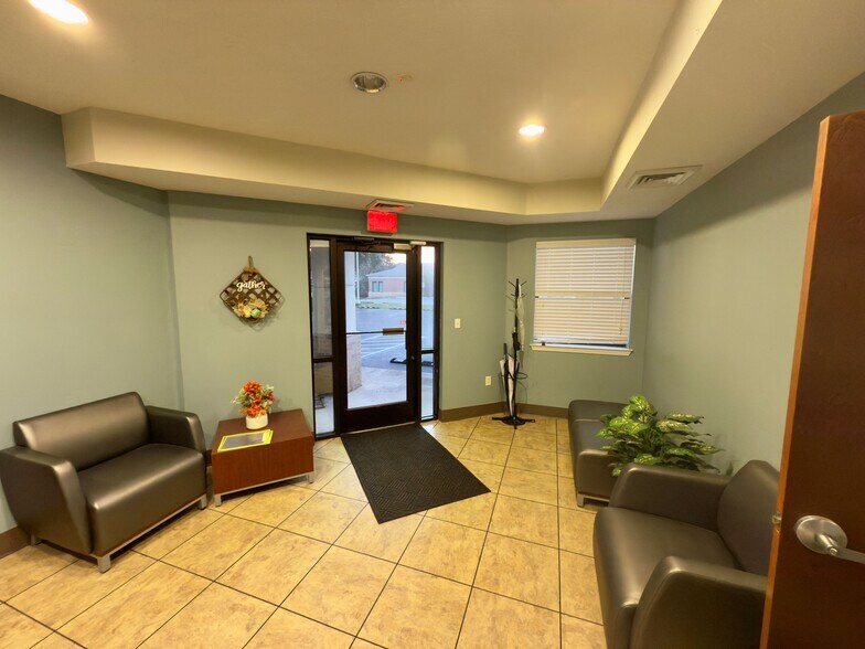 More Photos Of 511 Phyllis St, Pensacola Medical For Lease