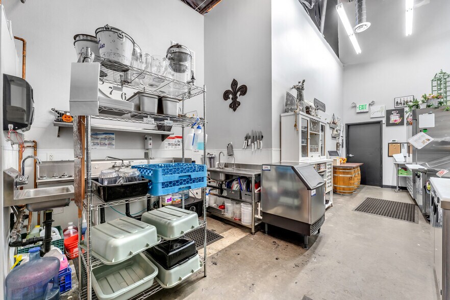 More Photos Of 9299 W Olive Ave, Peoria Light Manufacturing For Sale