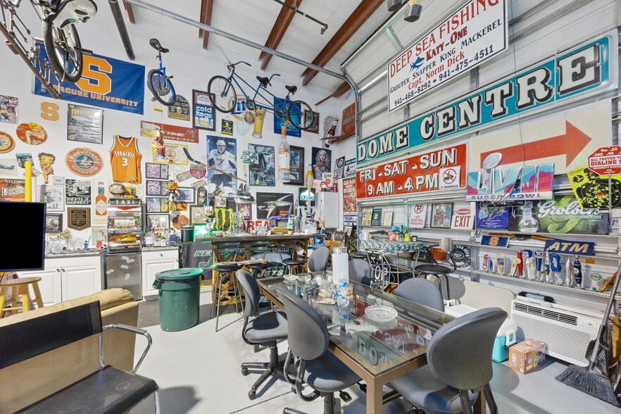 More Photos Of 1090 Knight's Trail Rd, North Venice Light Distribution For Sale