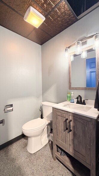 More Photos Of 5638 N Elston Ave, Chicago Office For Sale