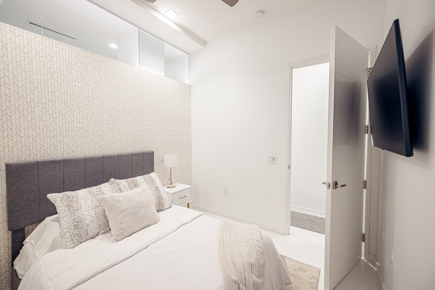 More Photos Of 400 S Old Woodward Ave, Birmingham Apartments For Sale