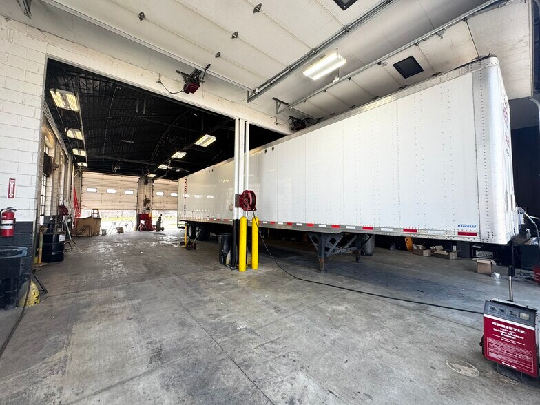 More Photos Of 1310 S West St, Indianapolis Truck Terminal For Lease