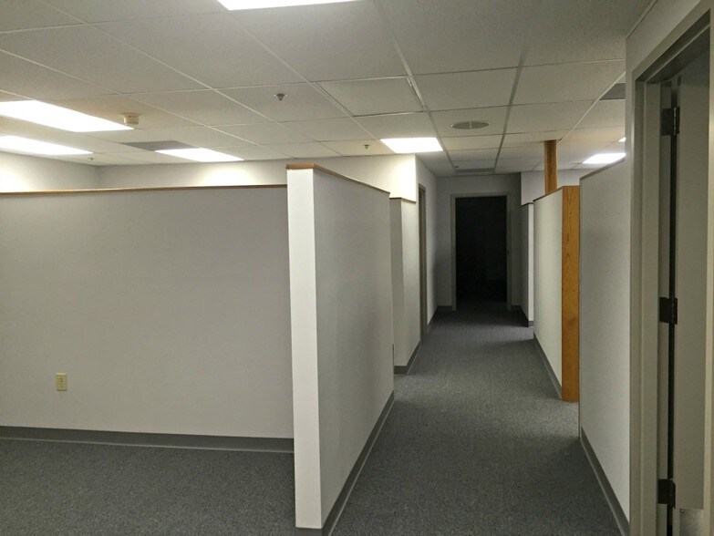 More Photos Of 2903 Wall Triana Hwy, Huntsville Flex For Lease