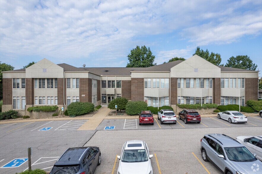 More Photos Of 525 N Cleveland-Massillon Rd, Akron Medical For Lease