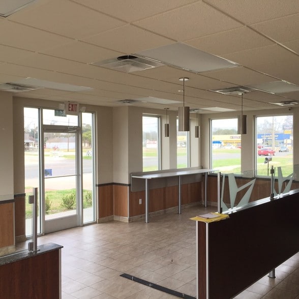 More Photos Of 1504 Ruth St, Sulphur Fast Food For Sale