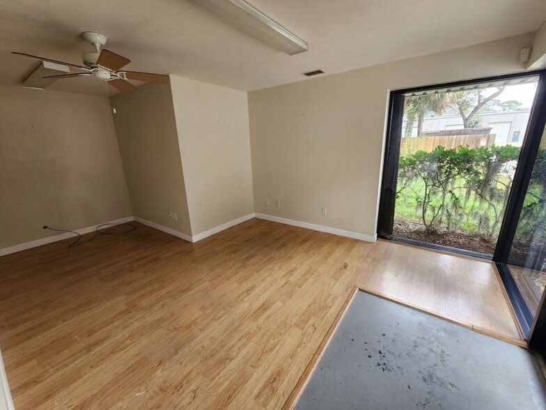 More Photos Of 2808 Hibiscus Dr, Edgewater Flex For Lease