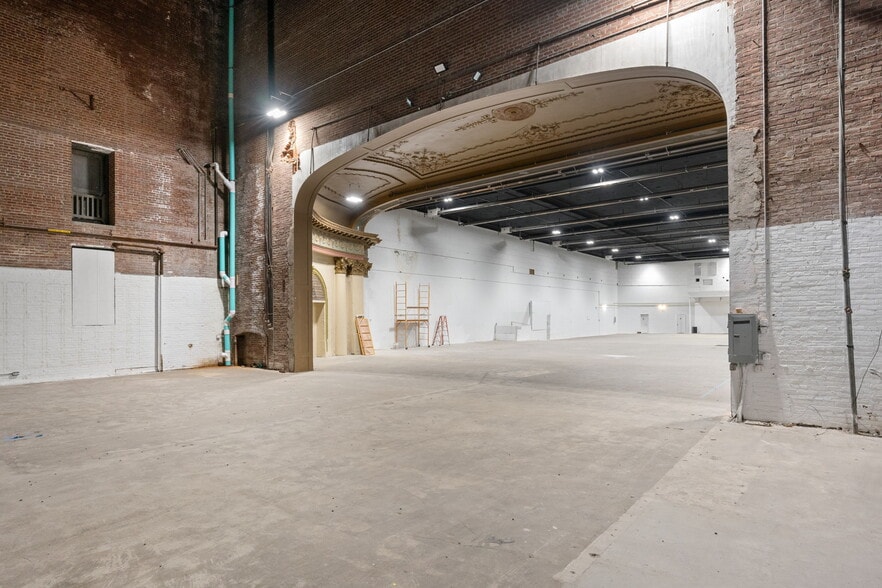 More Photos Of 323 Wall St, Kingston Theater Concert Hall For Lease