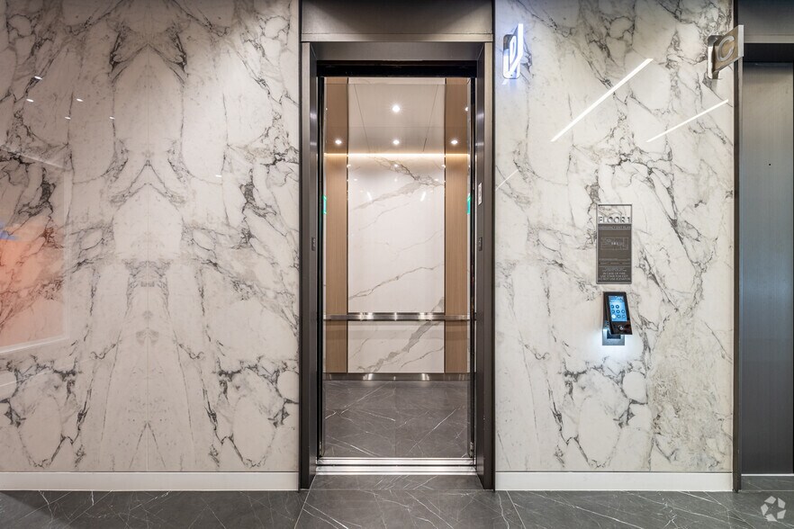 More Photos Of 14241 Dallas Pky, Dallas Office For Lease