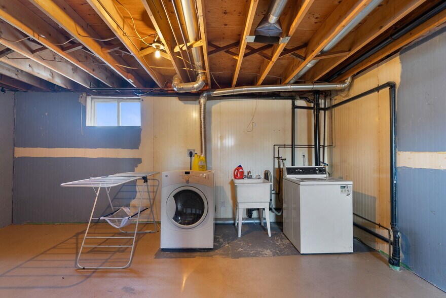 More Photos Of 29 Laren St, Wahnapitae Apartments For Sale
