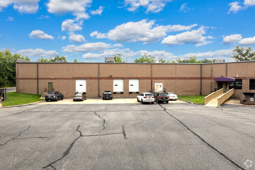 More Photos Of 6 Terri Ln, Burlington Light Distribution For Lease