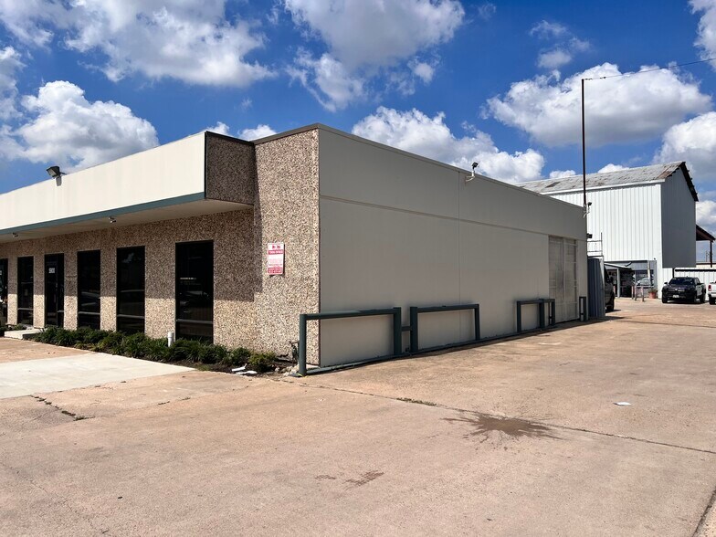 More Photos Of 5900-5928 Allday Dr, Houston Light Distribution For Lease