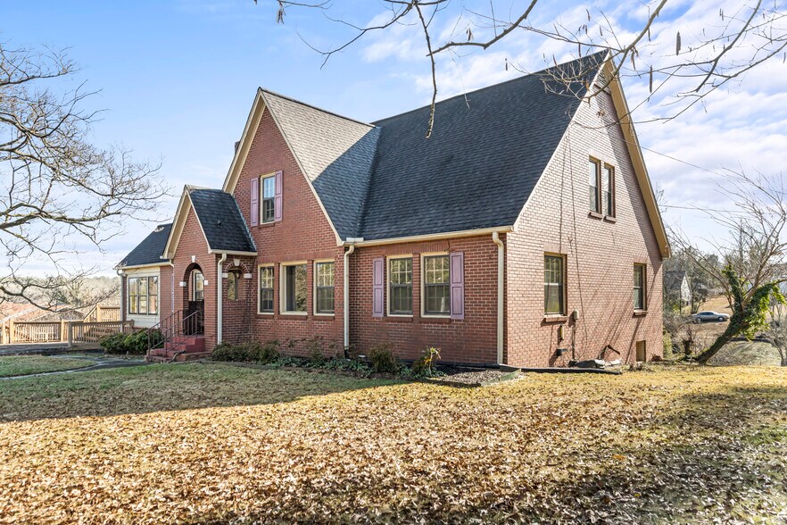 More Photos Of 1348 3rd St SE, Cullman Office For Sale