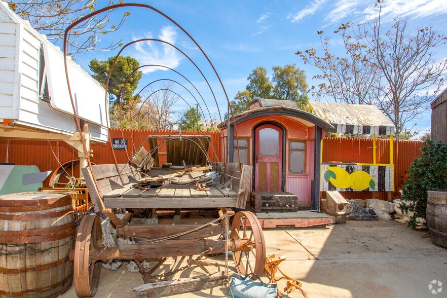 More Photos Of 502 W 6th St, Beaumont Freestanding For Sale