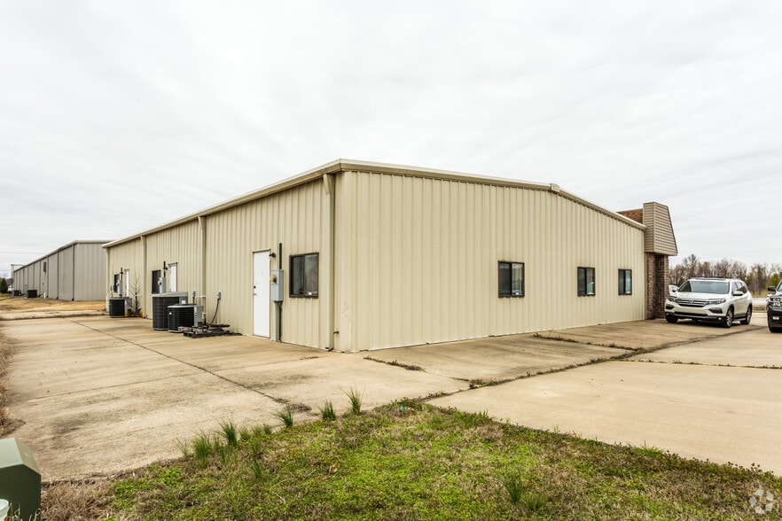 More Photos Of 3009 Turman Dr, Jonesboro Office For Lease
