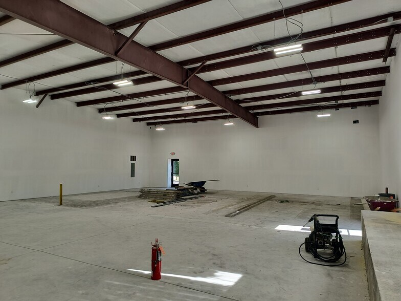 More Photos Of 512 Herriman Ct, Noblesville Light Manufacturing For Lease