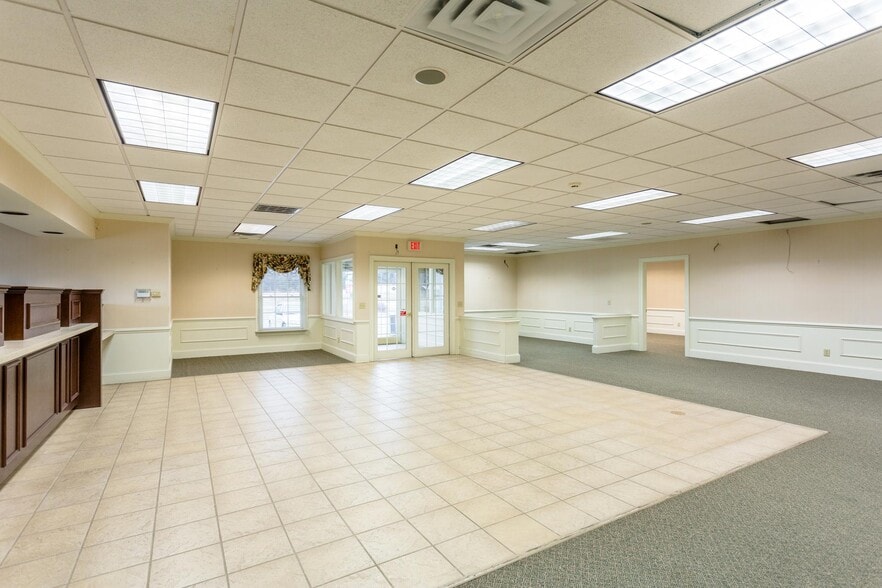 More Photos Of 9972 Spotswood Trl, Mcgaheysville Bank For Lease