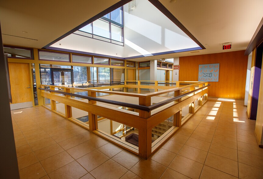 More Photos Of 3516 Covington Hwy, Decatur Office For Sale