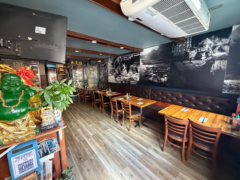 More Photos Of 220 N 10th St, Philadelphia Storefront Retail Residential For Lease