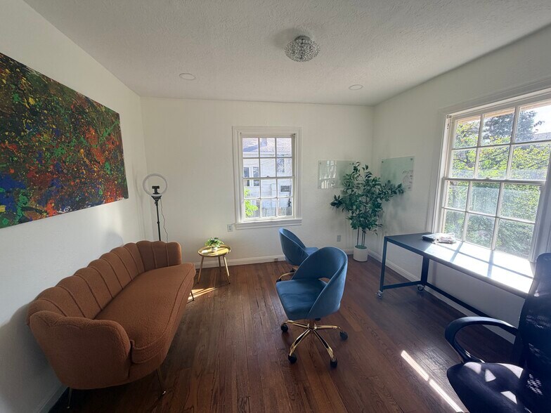More Photos Of 2010 Commonwealth St, Houston Loft Creative Space For Lease
