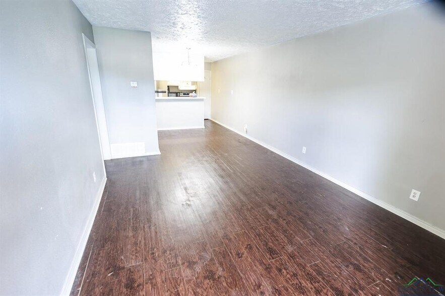 More Photos Of 222 W Gilmer St, Big Sandy Apartments For Sale