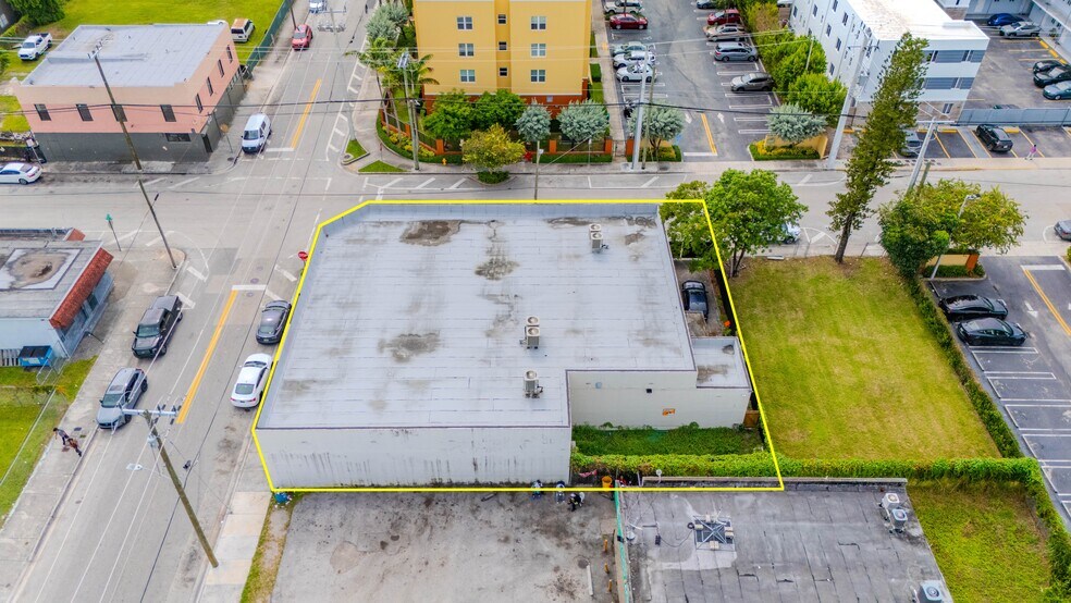 More Photos Of 702 NW 5th Ave, Miami Flex For Lease