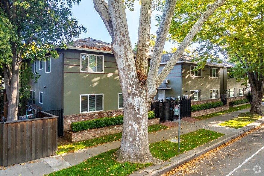 Primary Photo Of 2811 F St, Sacramento Apartments For Sale