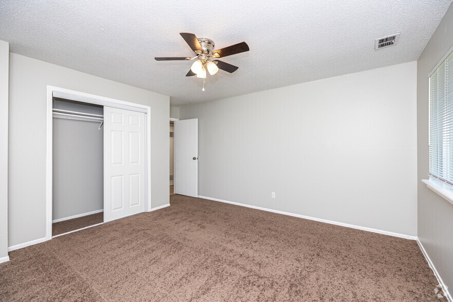 More Photos Of 108 NW 63rd St, Kansas City Apartments For Sale