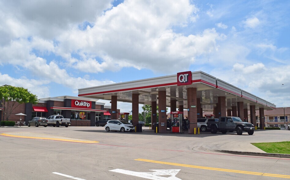 More Photos Of 1590 E Broad St, Mansfield Convenience Store For Sale