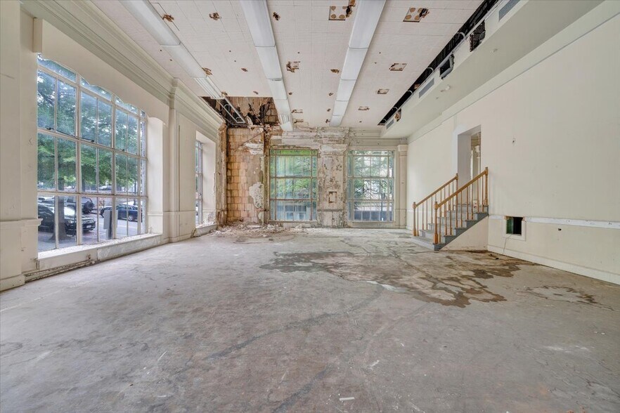 More Photos Of 901 Main St, Lynchburg Office Residential For Sale