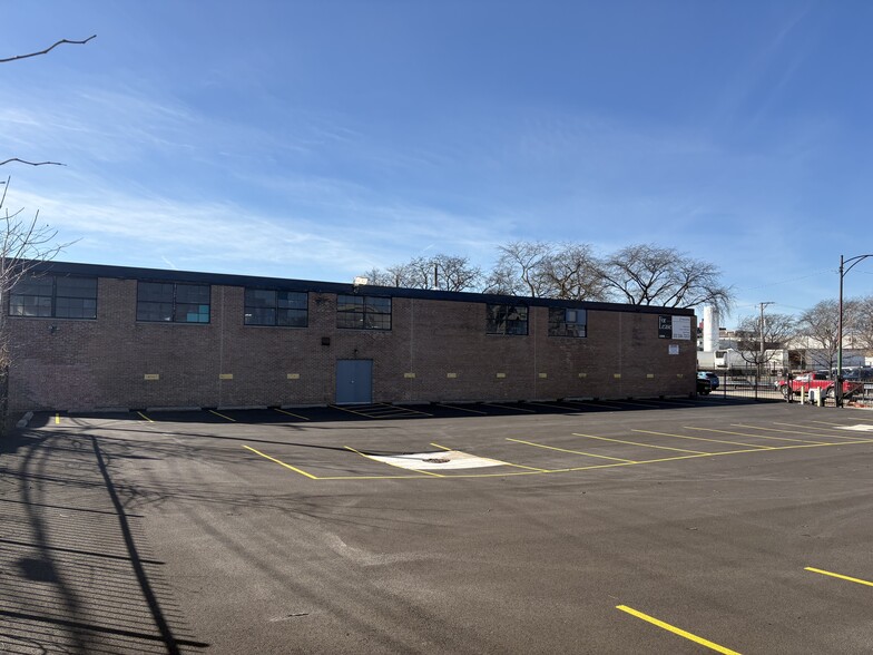 More Photos Of 235 N Artesian Ave, Chicago Manufacturing For Sale