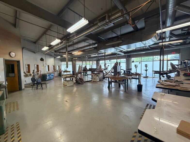 More Photos Of 5000 Harding Pl, Nashville Showroom For Lease
