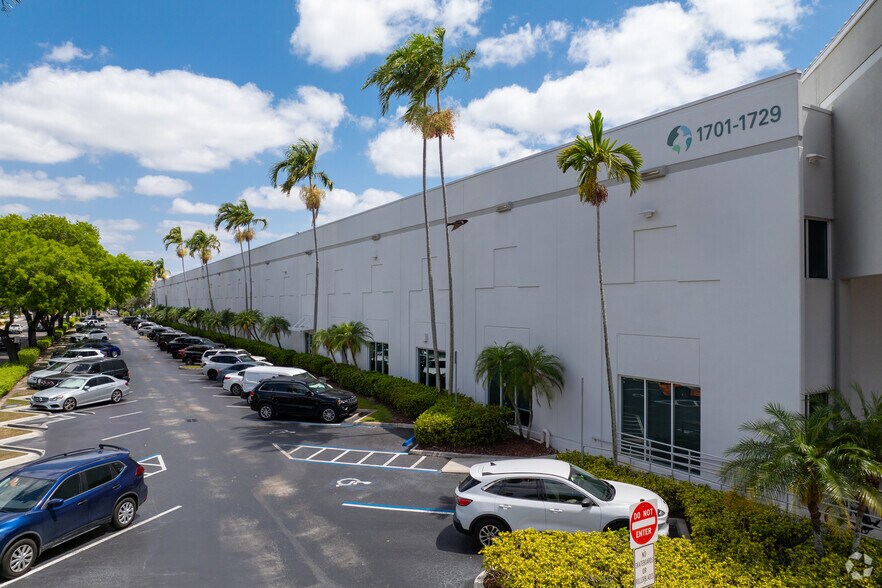More Photos Of 1701-1729 NW 84th Ave, Miami Warehouse For Lease