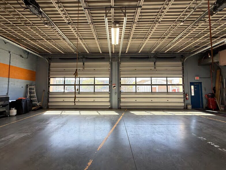 More Photos Of 922 S Park St, Madison Flex For Sale
