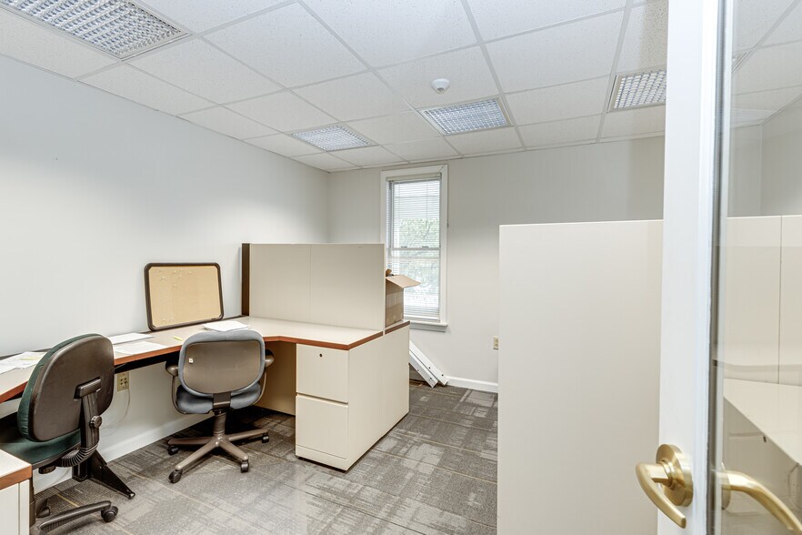 More Photos Of 221 S Main St, Flemington Office For Sale
