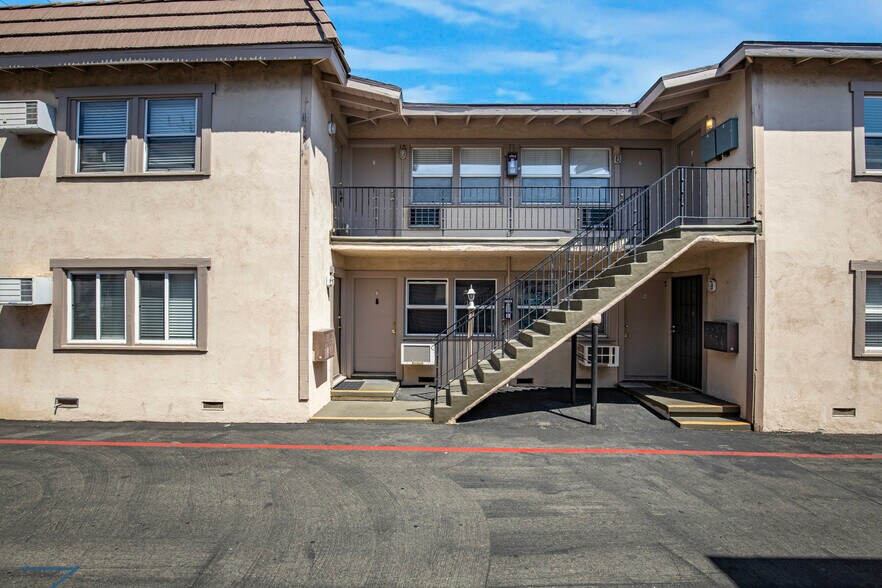 More Photos Of 4956-4960 Kester Ave, Sherman Oaks Apartments For Sale