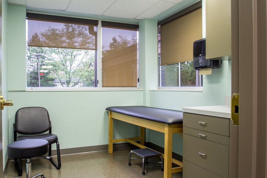 More Photos Of 4830 Knightsbridge Blvd, Columbus Medical For Lease