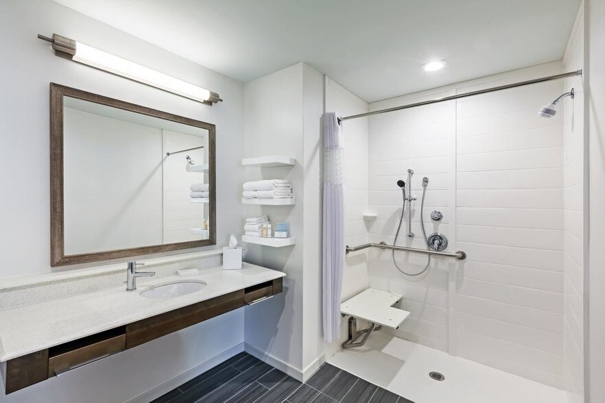 More Photos Of 19108 Moon Trail Dr, Humble Hotel For Sale